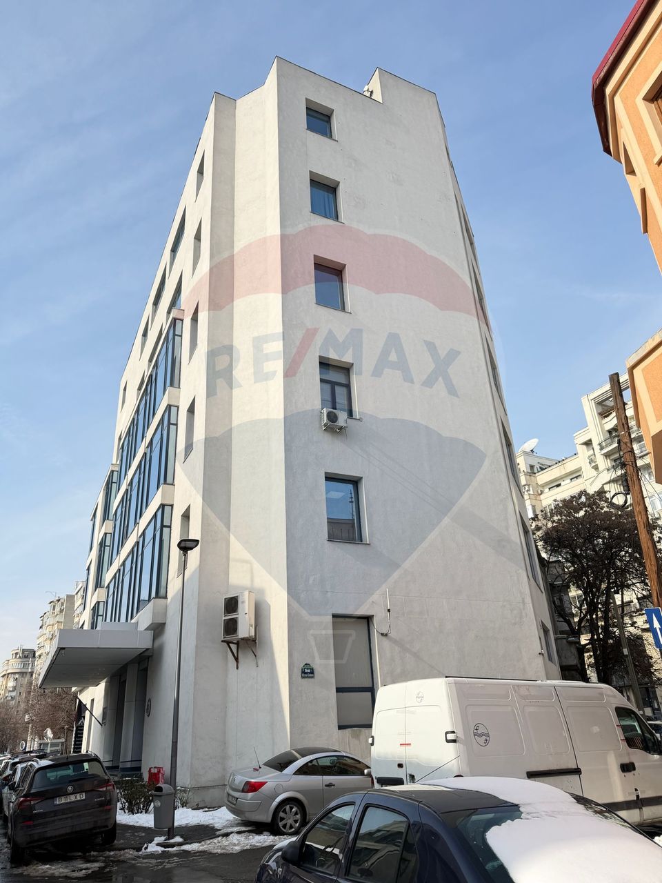 For sale in Unirii area - 1,650sqm office space