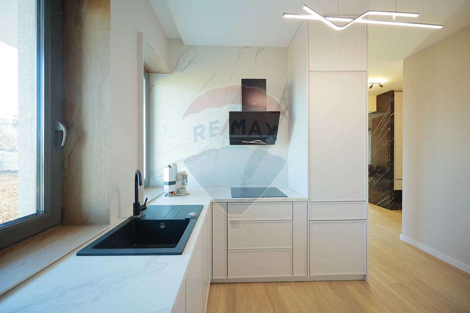 De vânzare Vilă cu 8 camere în Sânmartin, 290 mp util, teren 1100 mp