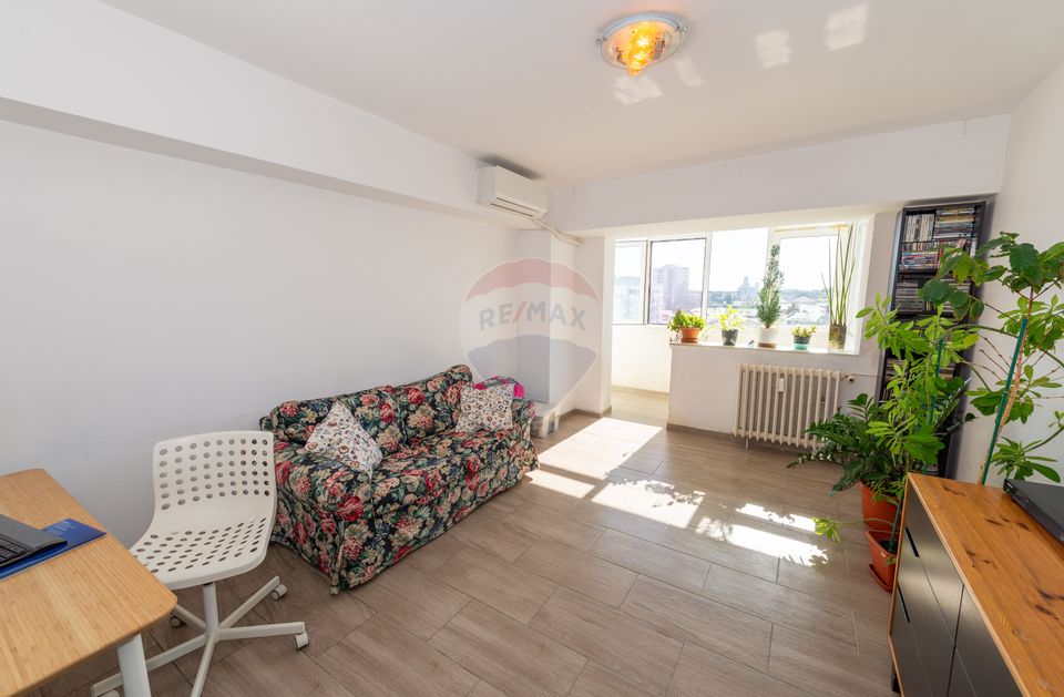 3 room apartment for sale, Victoriei, 76 sqm usable , block 1980