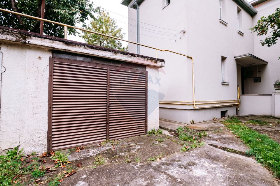 Apartament spațios cu grădină proprie într-o vilă interbelică renovată