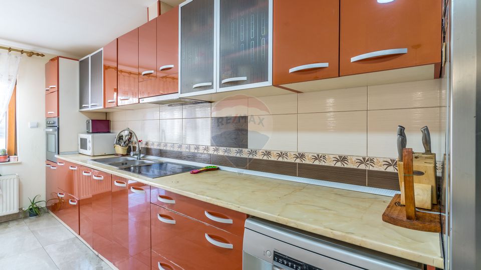 Casă cu 7 camere de vânzare în Dej