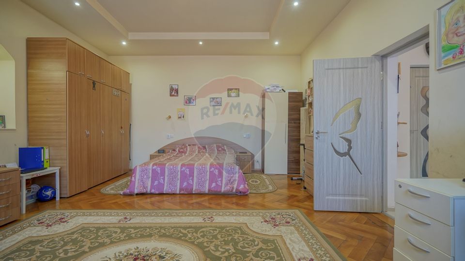 Apartament 3 camere cu acces auto, Centrul Istoric