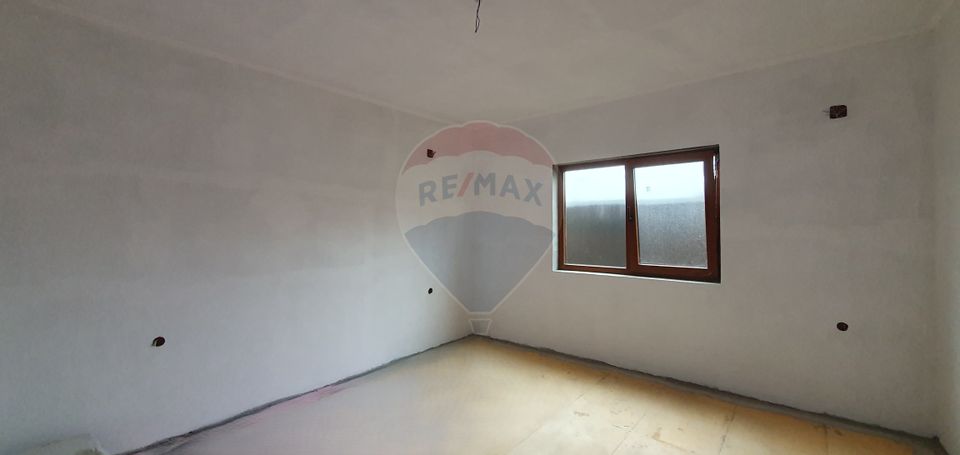 Proprietate cu 2 case Periam -Modernă, renovată, utilități disponibile