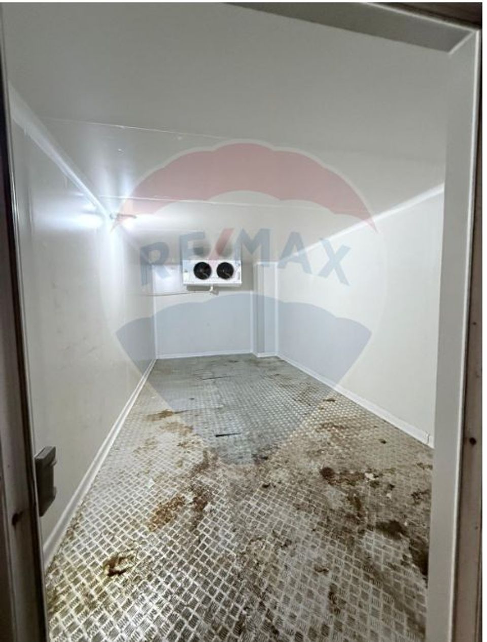 Spațiu industrial-220 mp cu rampă și parcare-zona Orașul de Jos Sibiu