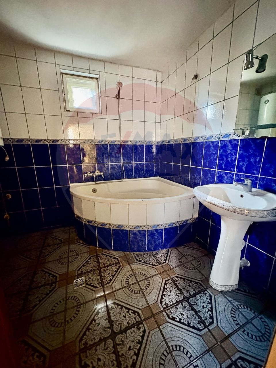 Casă cu curte generoasă și multiple posibilități – zona Moșnei