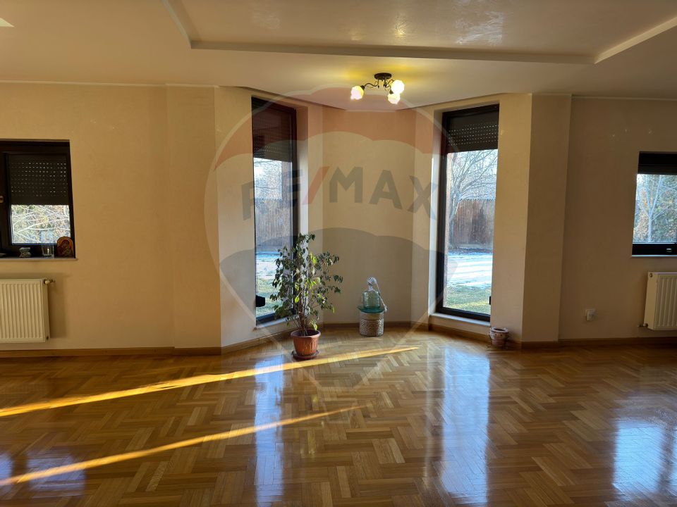 4 room House / Villa for sale, Calea Moldovei area