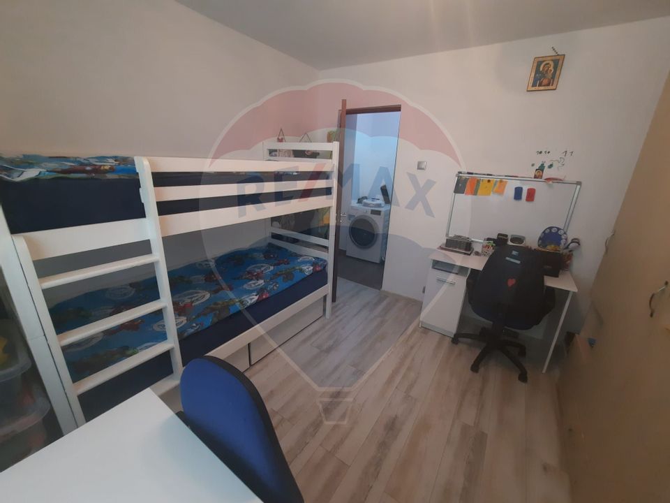 Apartament 2 camere , decomandat.