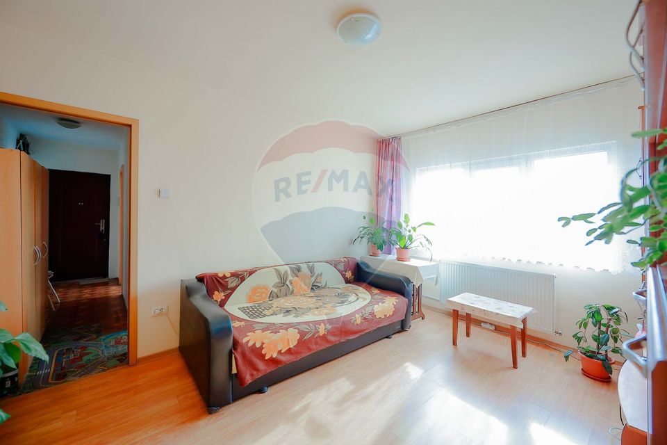 De vânzare apartament cu 2 camere zona Ioșia