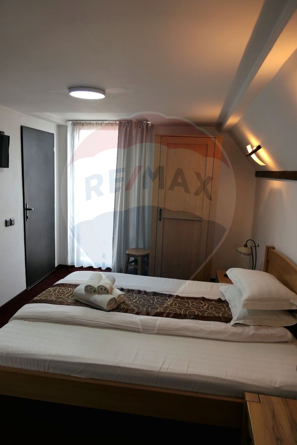 Vilă cu 10 camere de vânzare în zona Centrala