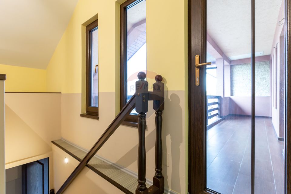 10 room House / Villa for sale, Serbanesti area