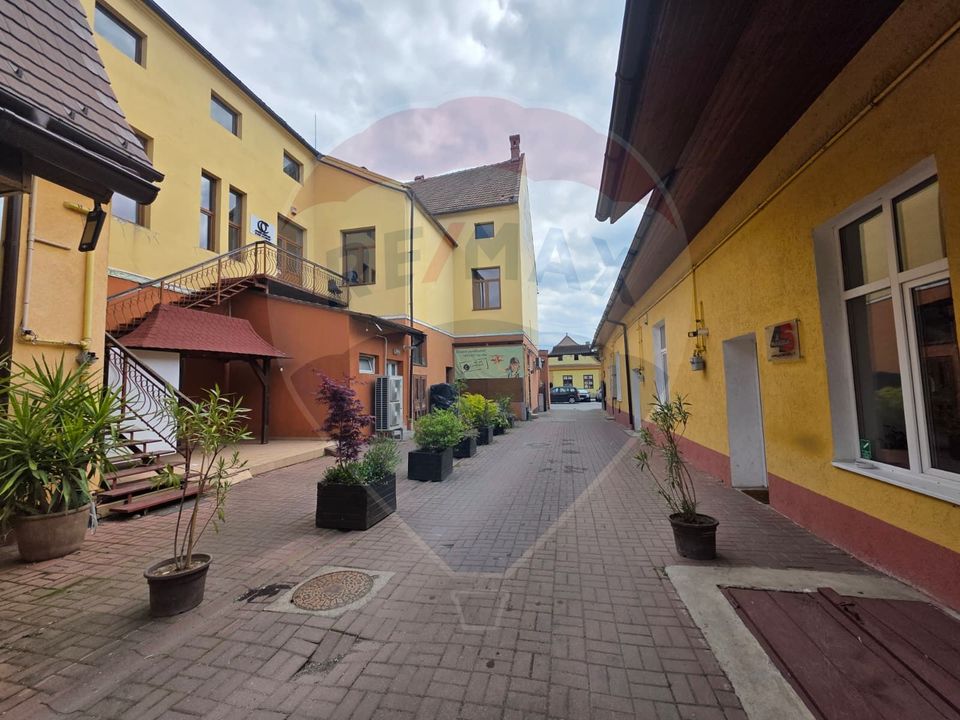 179sq.m Commercial Space for rent, Central area