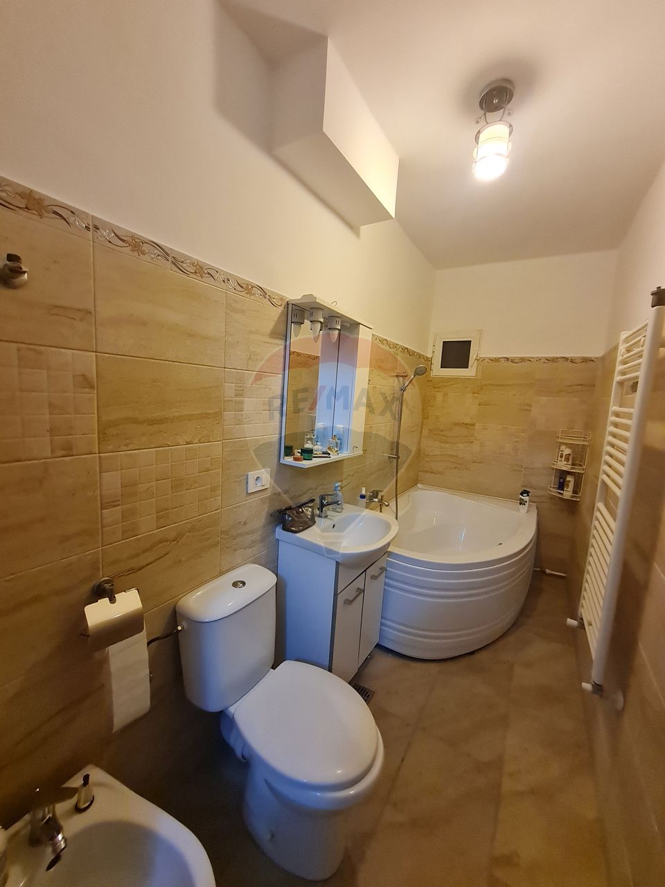 Apartament cu doua camere de vanzare situat central