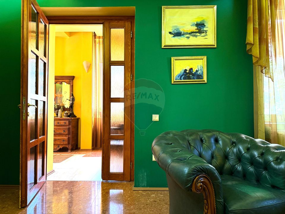 8 room House / Villa for sale, Central area