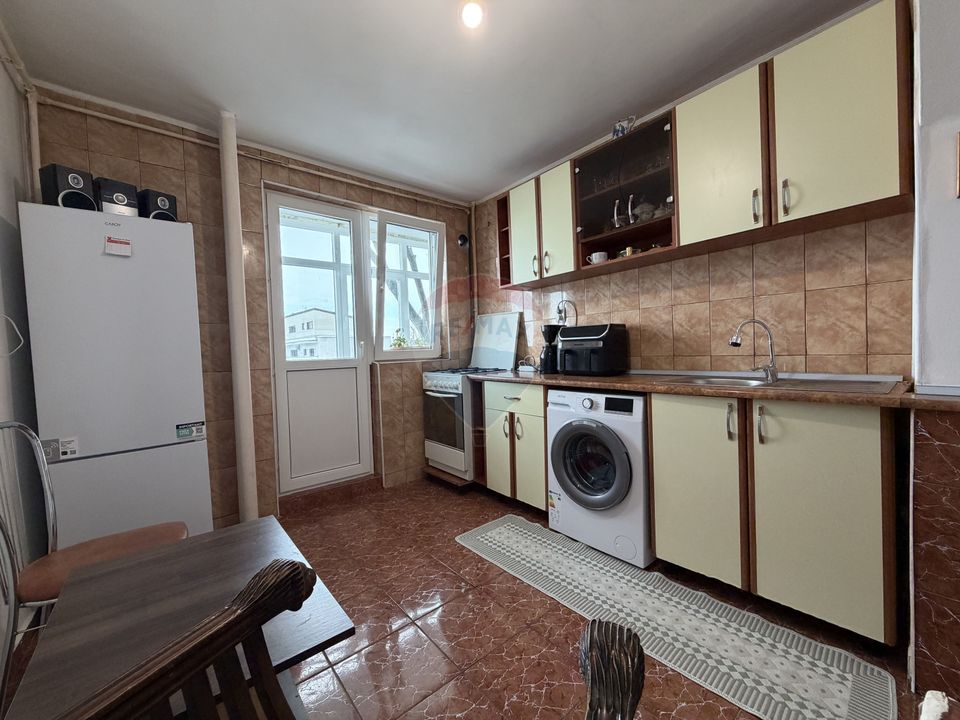 Apartament cu 3 camere de închiriat în zona Giulesti