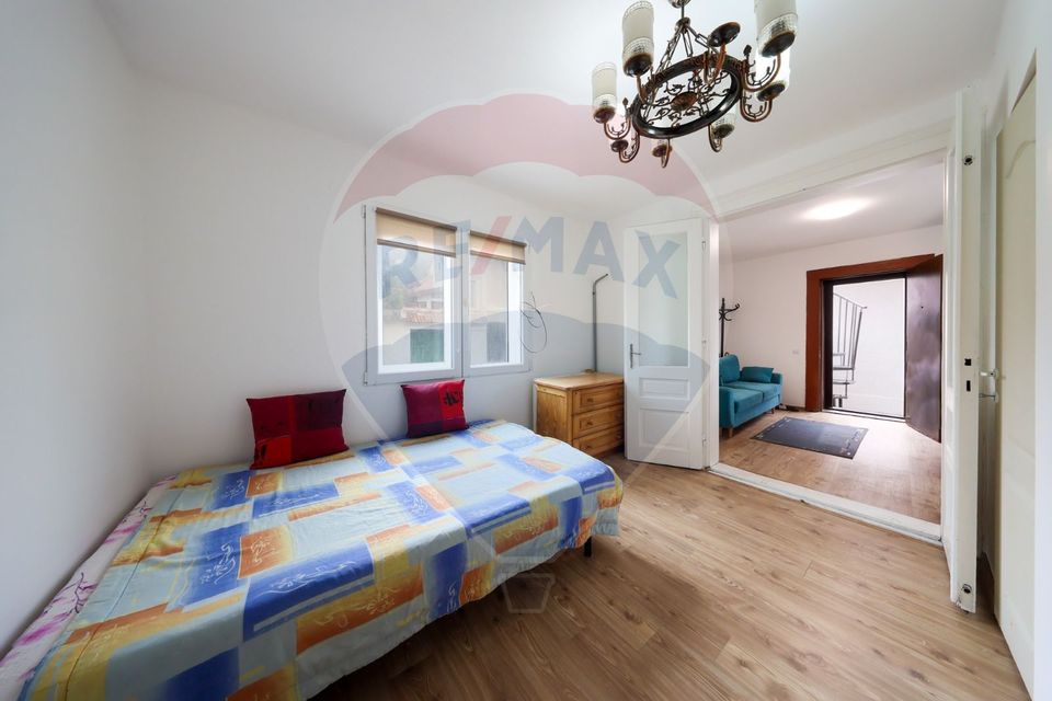 Casă cu 3 camere de vânzare în zona Schei