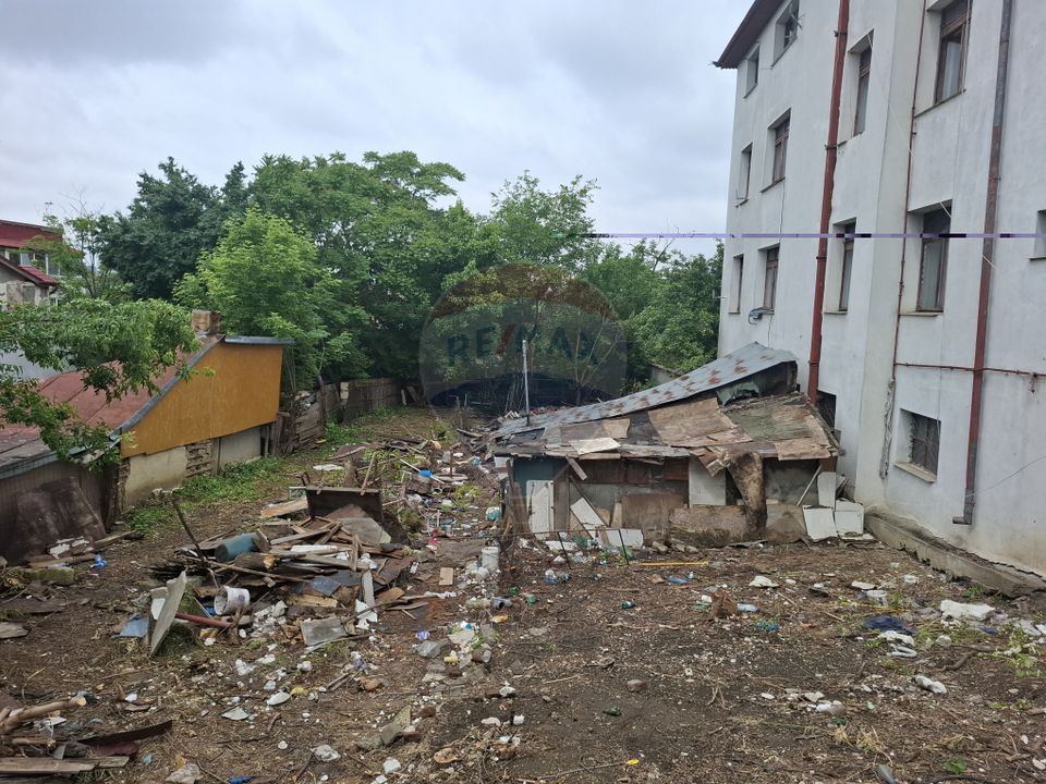 Vanzare teren intravilan curti-constructii,  Strada Plumbuita