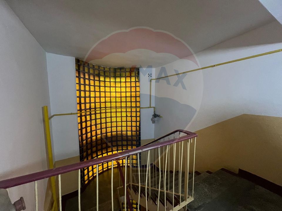 Apartament cu 4 camere de vânzare în zona Central