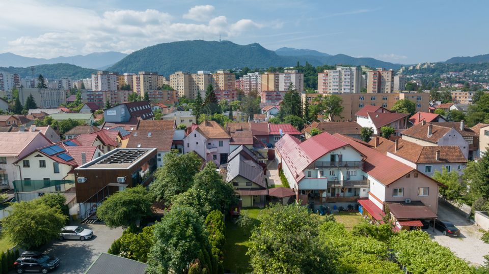 8 room House / Villa for sale, Aurel Vlaicu area