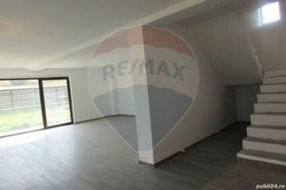 5 room House / Villa for sale, Est area