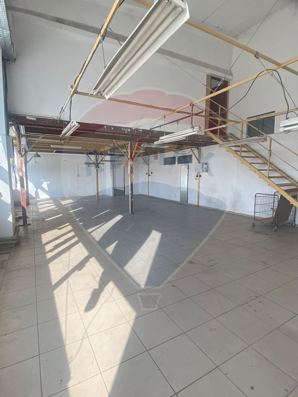 DE INCHIRIAT Spații comerciale intre 190-1500 mp în Sectorul 1
