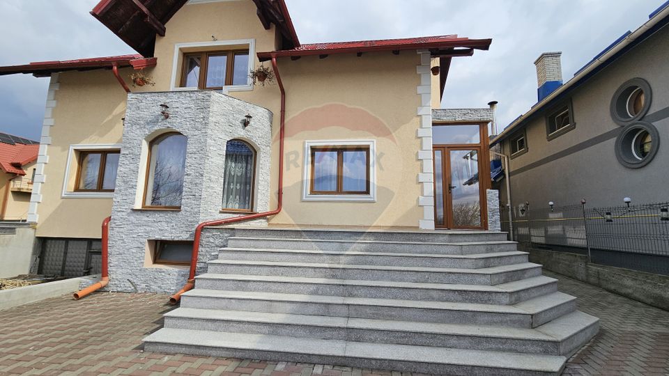 6 room House / Villa for sale