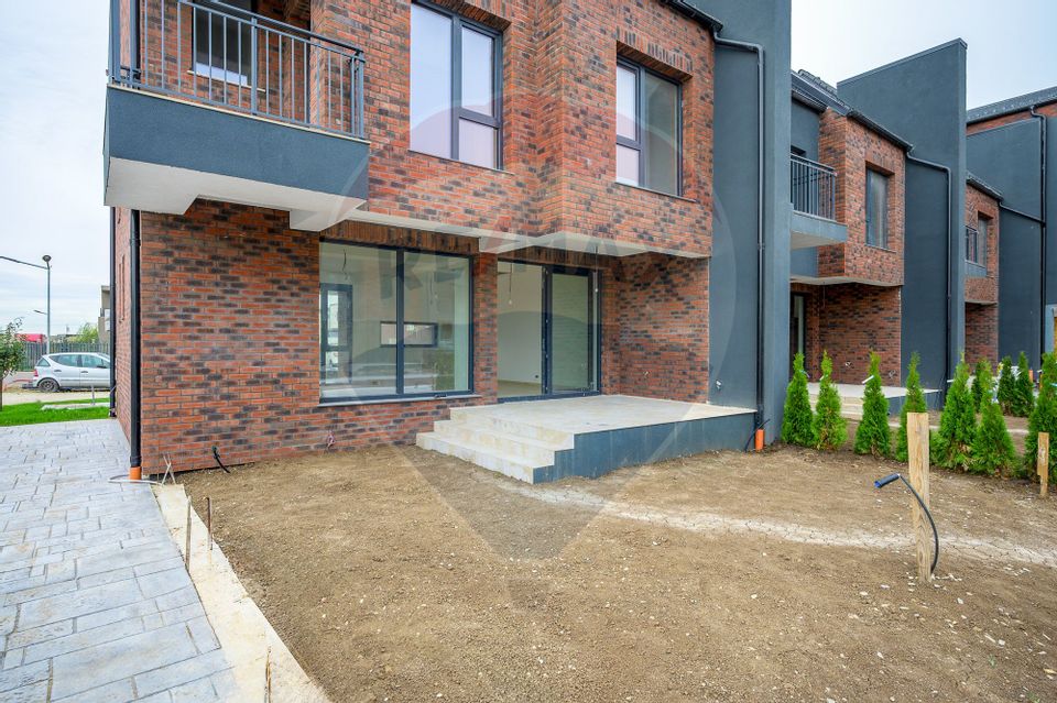 Townhouse 4 camere, piscină încălzită, pompă căldură, finisaje lux