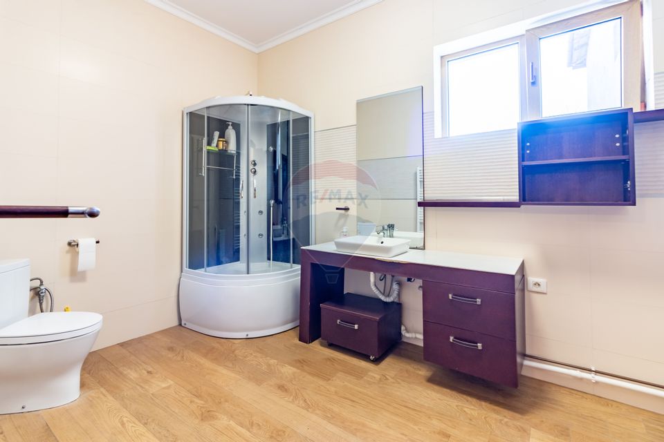 For Sale House / Villa with 11 rooms and Production Hall Voluntari