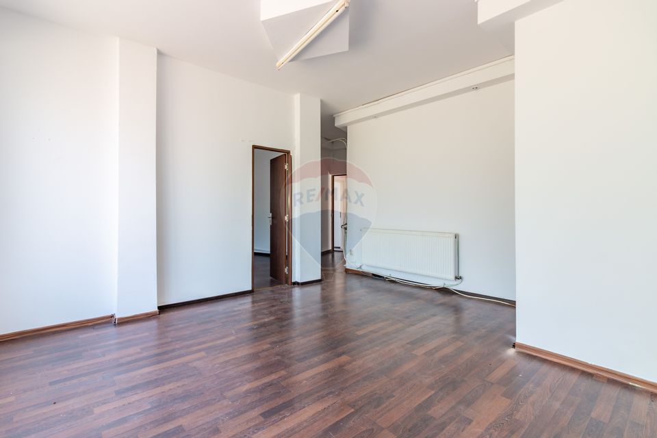 Casă / Vilă în zona Calea Calarasilor, ideal investitie, 6xparcare