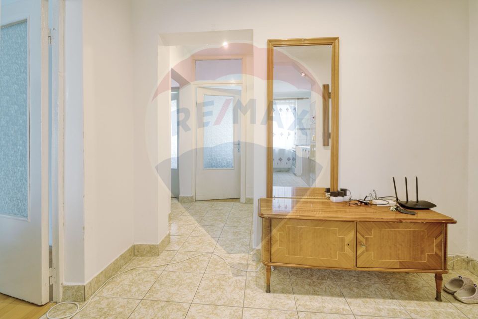 3 room Apartment for rent, Tractorul area