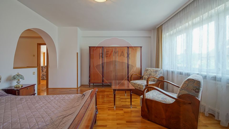Vila impunatoare, rezidenta cu pretentii, Tractorul, Brasov
