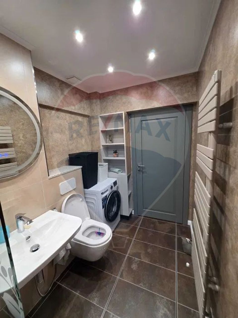 Apartament cu 3 camere de închiriat în zona Ultracentral