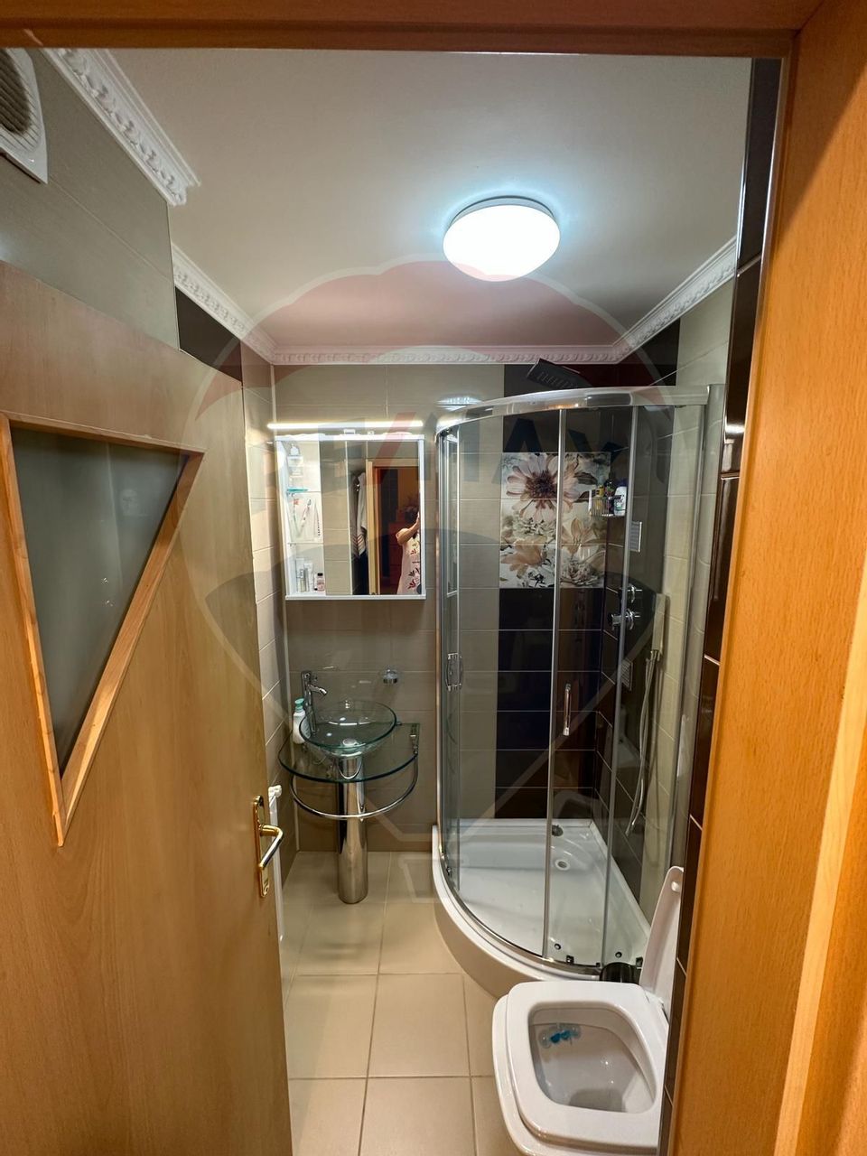 DE INCHIRIAT Apartament cu 4 camere în zona Scriitorilor