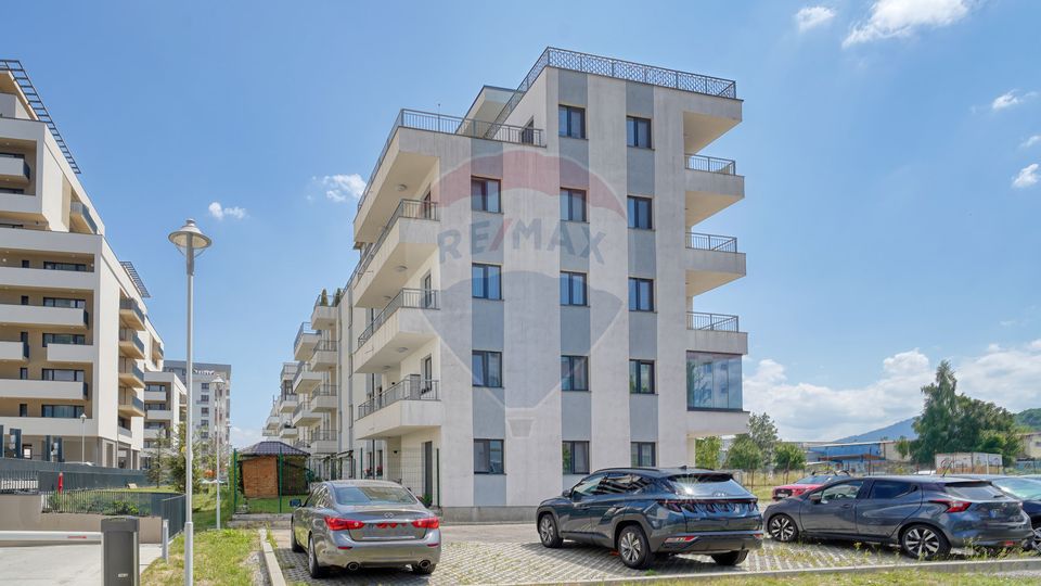 Apartament cu 2 camere, de vânzare, cu grădină și parcare în Noua