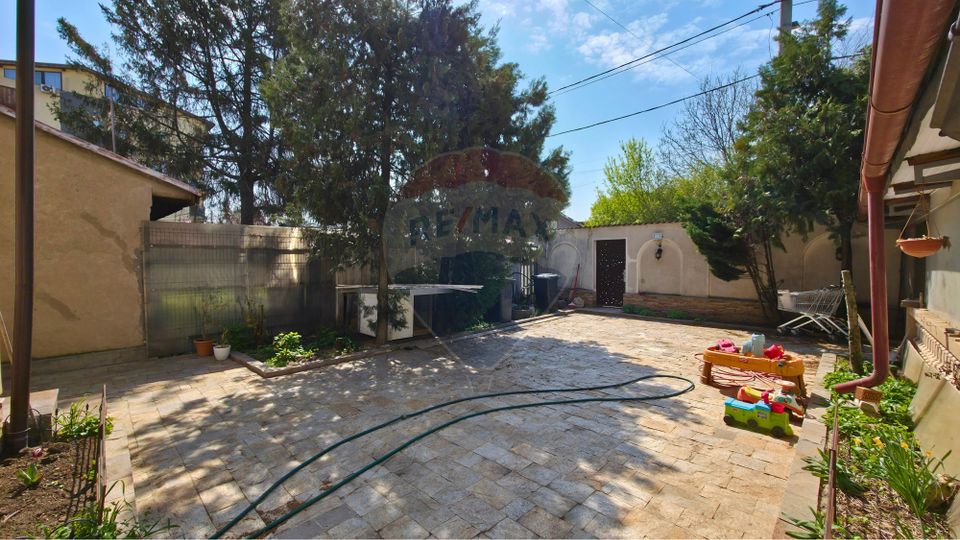 7 room House / Villa for sale, Giulesti area