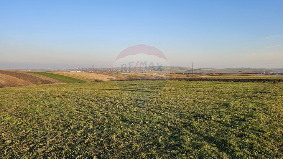 Teren extravilan 10200mp Stroiesti / Soseaua DN17, Suceava