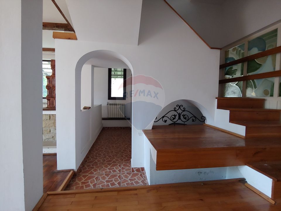 8 room House / Villa for sale