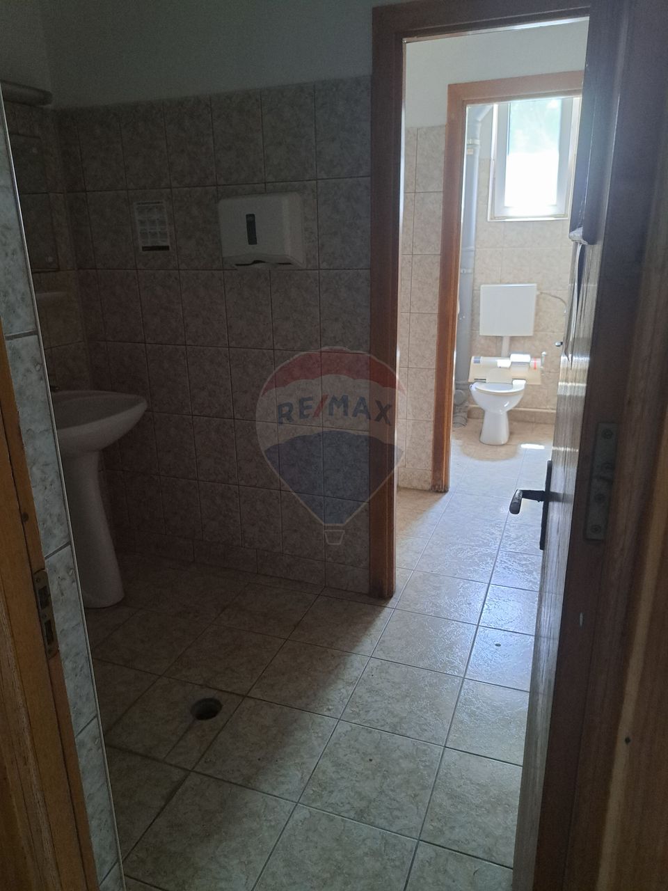 1,100sq.m Office Space for rent, Lapus area