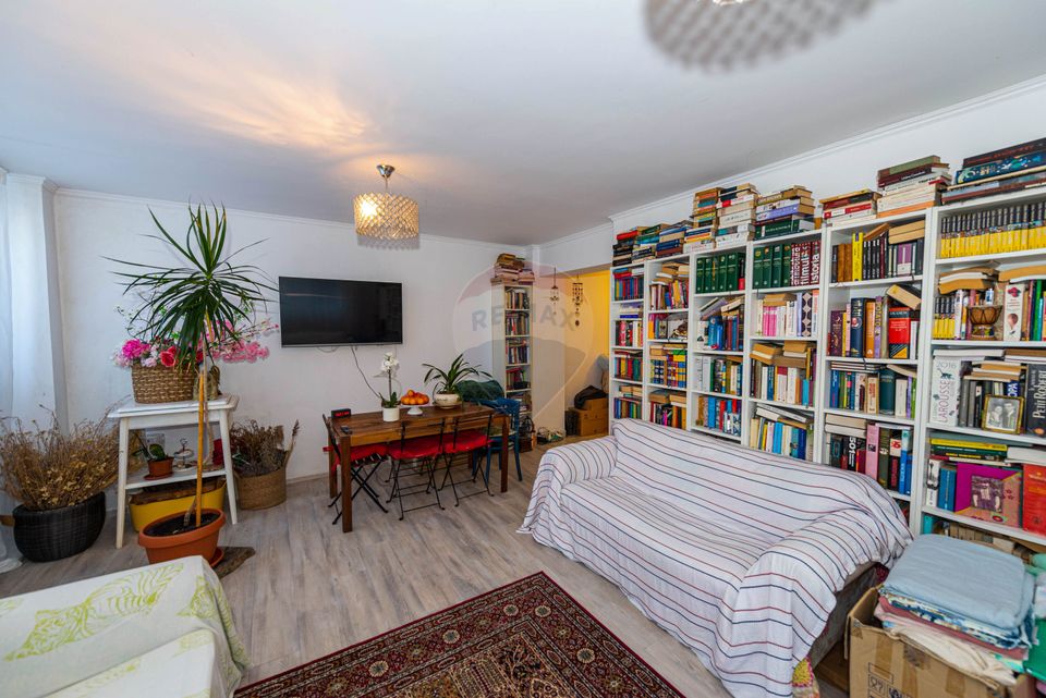 Apartament deosebit 3 camere, decomandat, vanzare, 100mp curte proprie