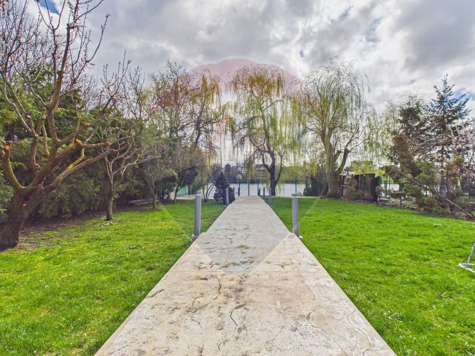 Casa / Vila cu 8 camere de vanzare