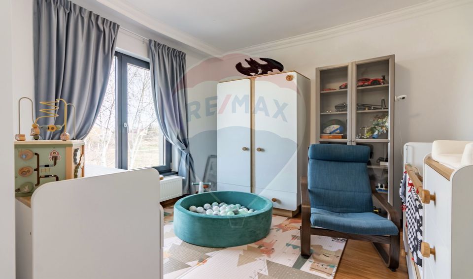 Villa in Corbeanca, near the lake, adjacent forest, blue lagoon
