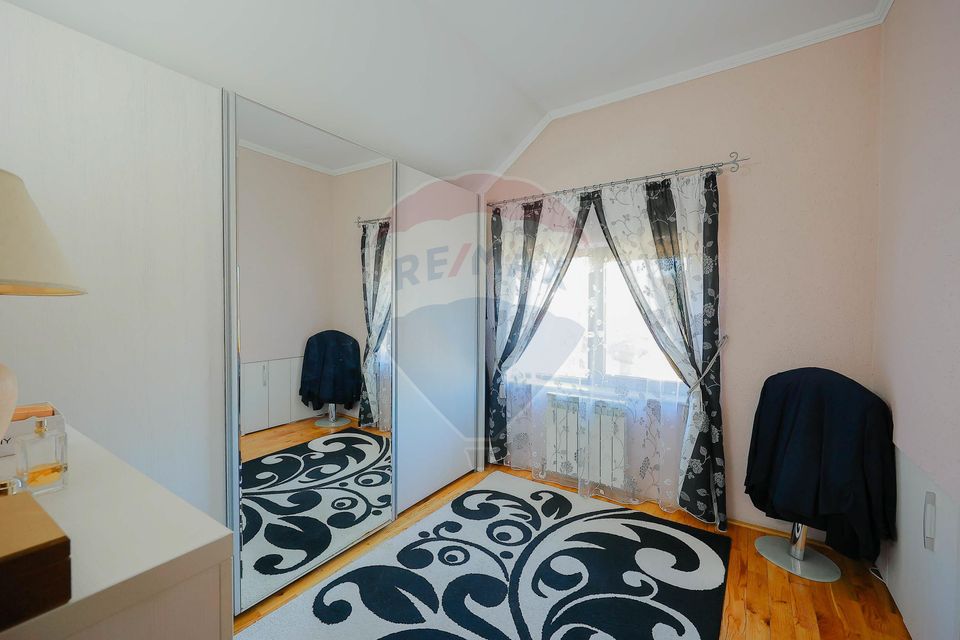 De vânzare vilă cu 7 camere, drum privat, în zona de Dealuri