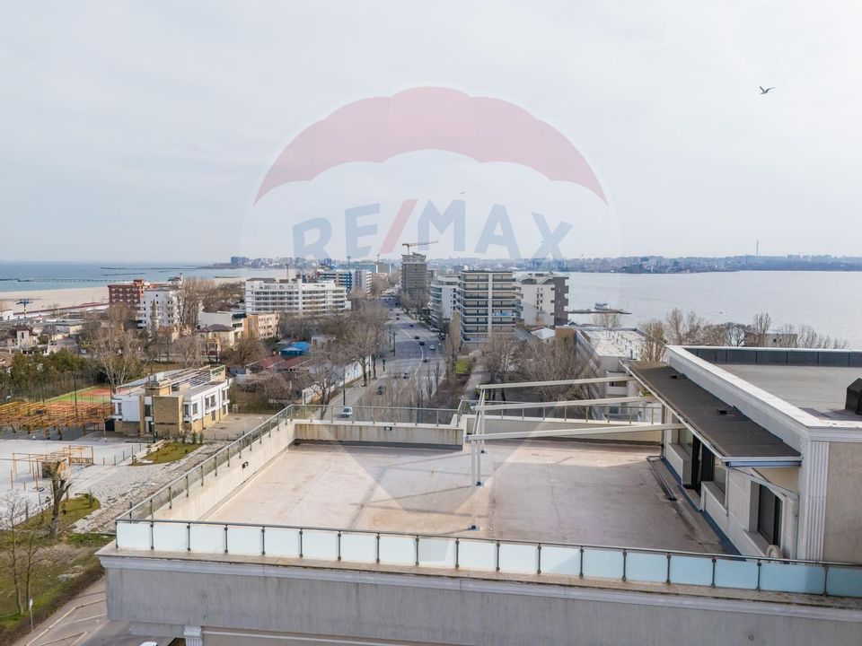 Penthouse de vanzare in Mamaia vedere frontala lac si marea Neagra