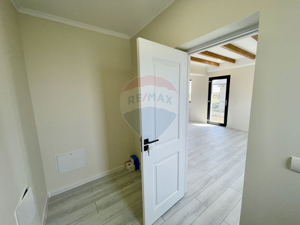 Casă / Vilă cu 3 camere de vânzare în zona Vest