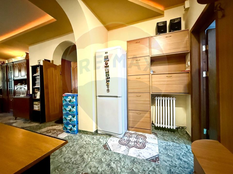 5 room House / Villa for sale, Republica area