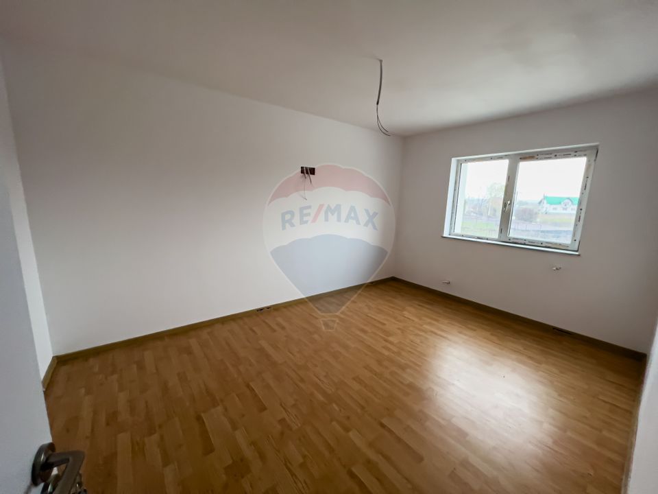 Apartament nou, 2 camere de vânzare.