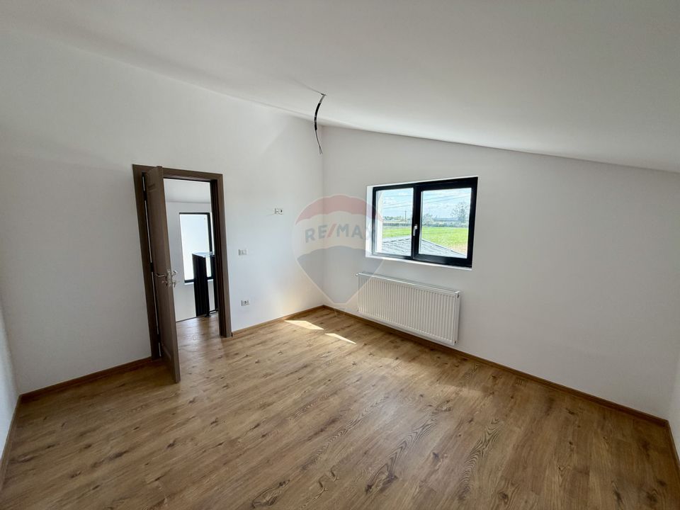 Casă / Vilă Golesti