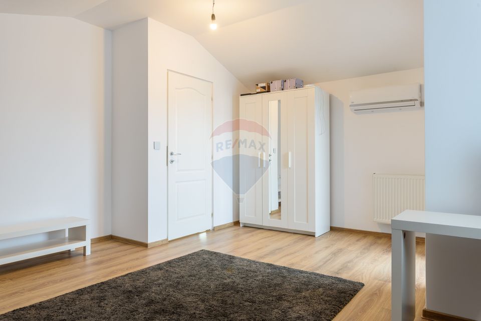 4 room House / Villa for sale, Exterior Est area