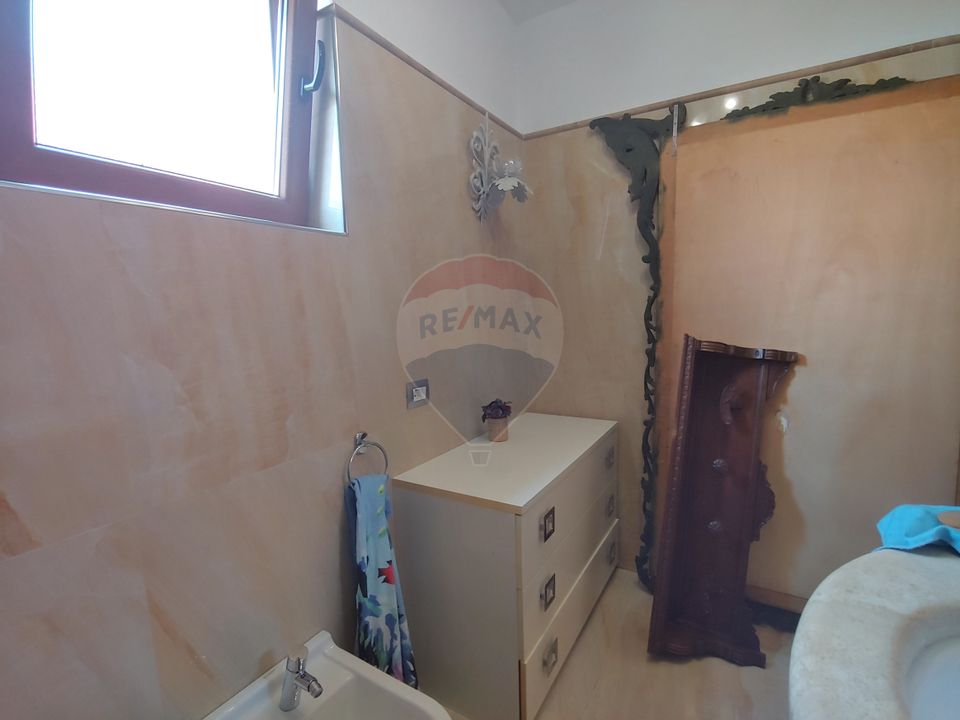 Casă / Vilă de lux cu 5 camere de vânzare în Vadu Moldovei, Suceava