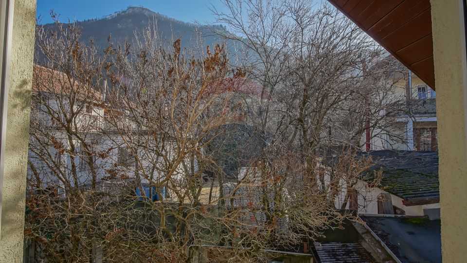 REZERVATA! Vilă individuală cu terasă, curte și două garaje