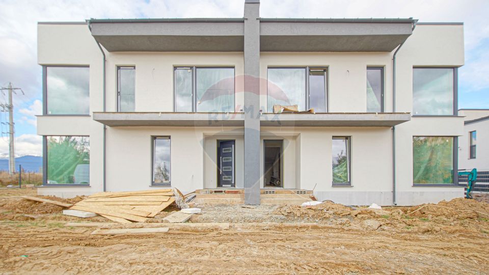 Locuiește într-un peisaj de poveste – Vilă modernă în Râșnov